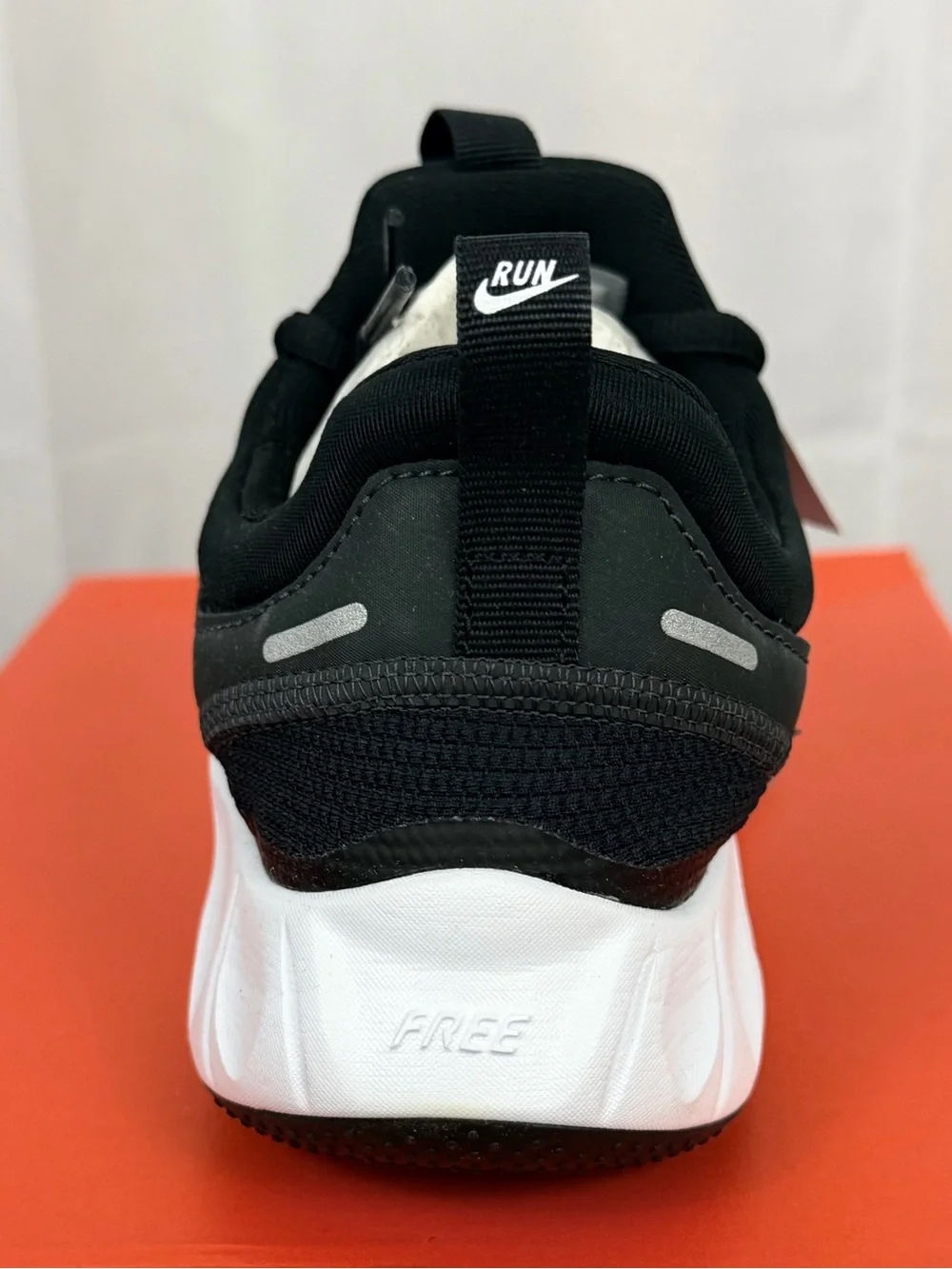 Nike Big Kids Nike Free Ride Black/White  Running Shoes 4.5 Youth NWT & Box